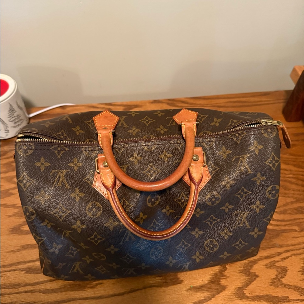 Louis Vuitton Monogram Speedy 35